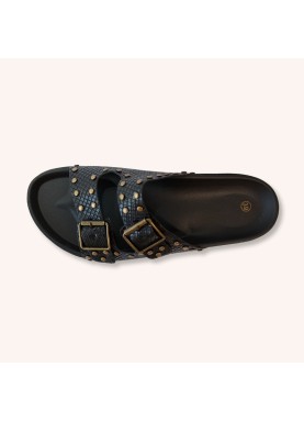 Sandales plates noires à clous et boucles